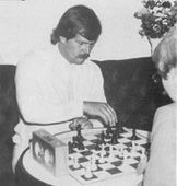Peter Haitzmann beim Schachspiel mit seinem Freund Bernd Blamauer