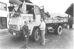 Heinz Peter Reisinger mit Arbeitern beim Bauhof